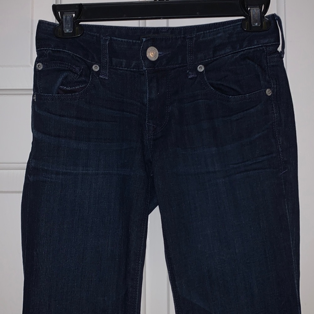 Express woman’s dark blue jeans